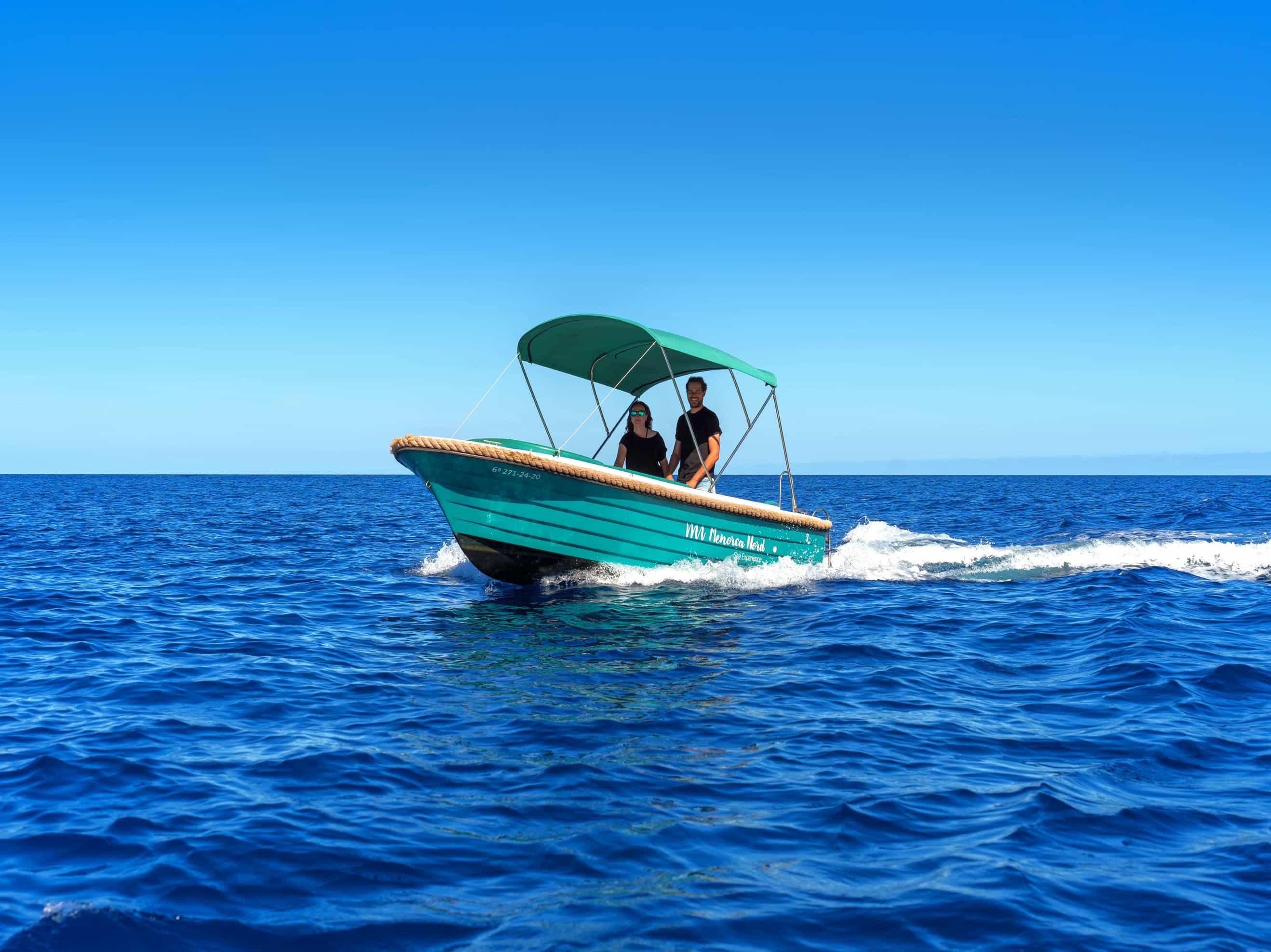 Non-obligatory license boat hire